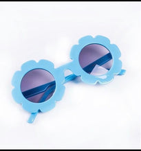 Load image into Gallery viewer, Flower Sunglasses